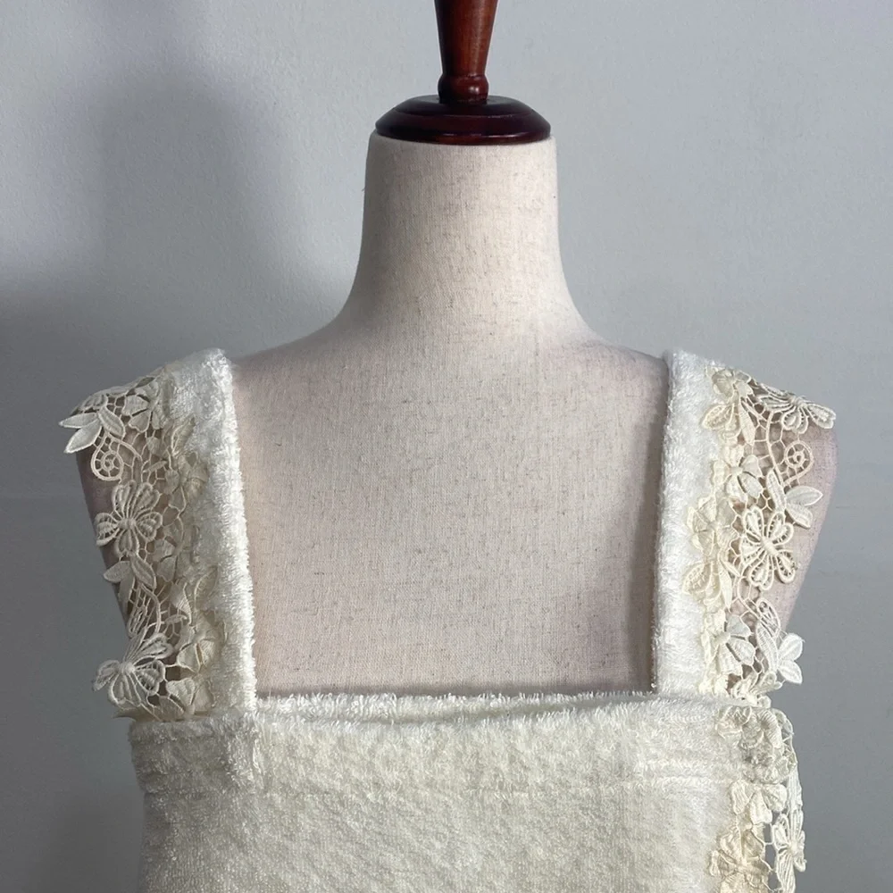 Vintage Cream Wrap Towel Floral Embroidered Flirty‎ feminine Women's S/M